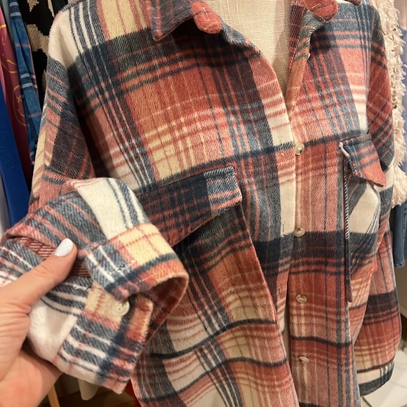 Vici | Plaid Shacket size Large - Picture 4 of 14